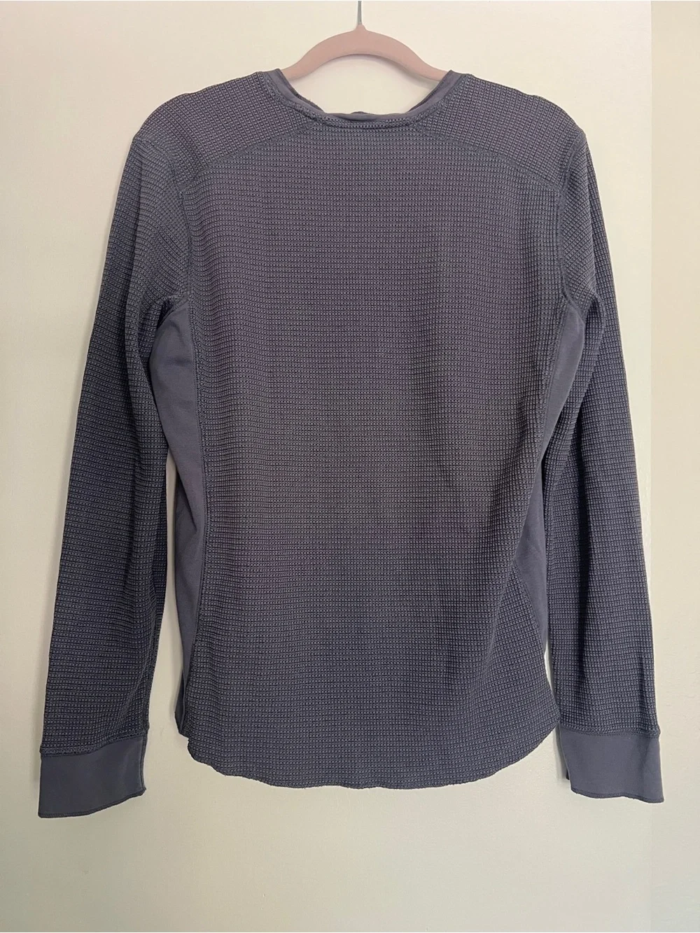 Vince Men’s Crewneck Pima Cotton Blend Thermal Long Sleeve Pullover. Size Medium